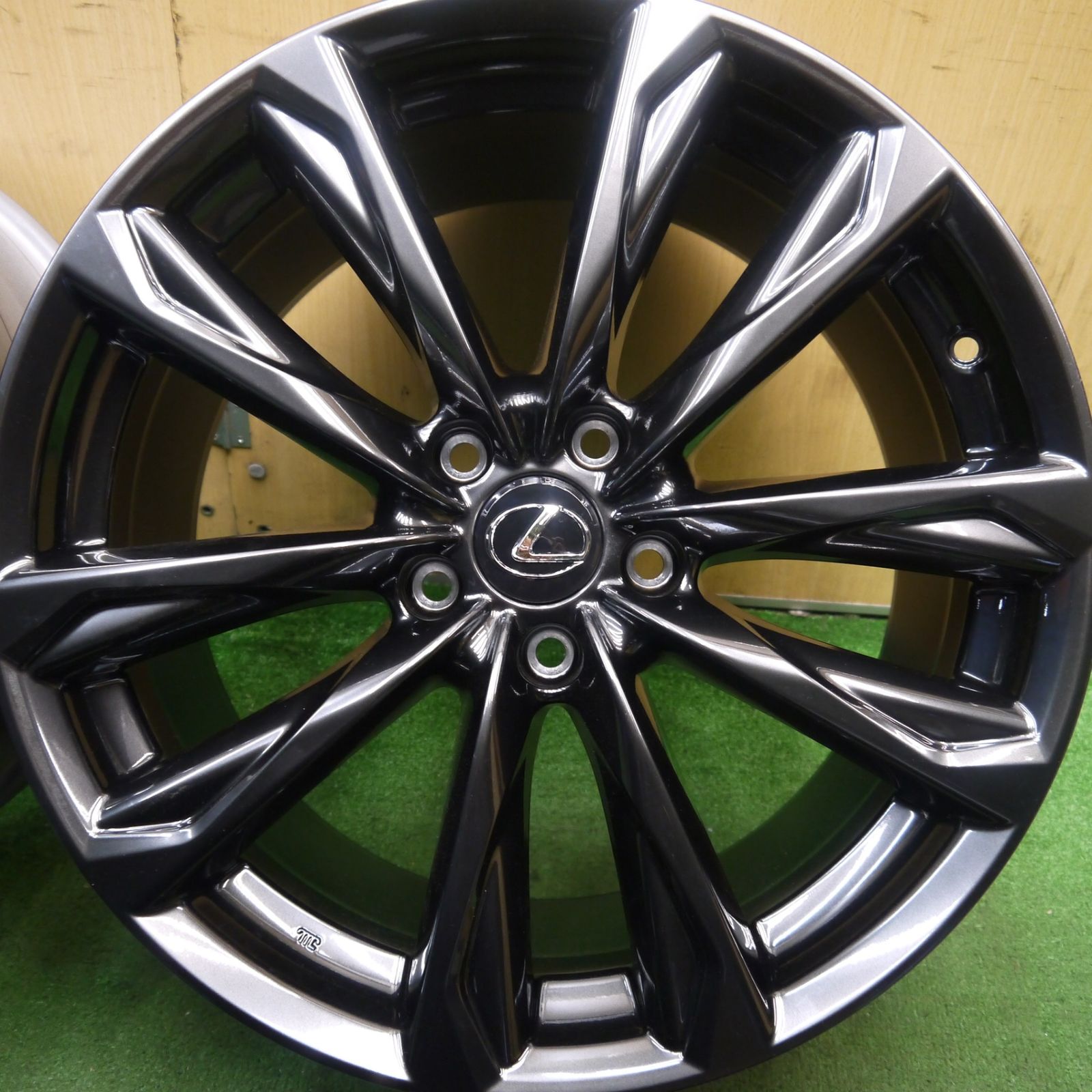 送料無料] 新車外し☆レクサス IS Fスポーツ 純正 ホイール 19