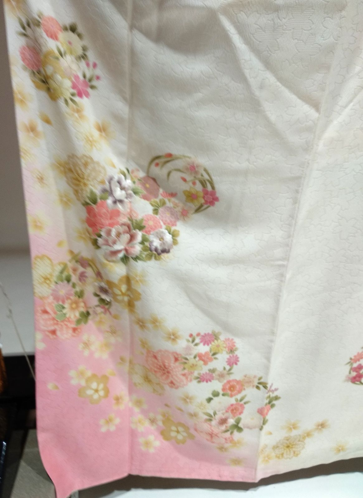 振袖【中古】 仕立上がりリサイクル品 白色 花柄 正絹 R129 - メルカリ