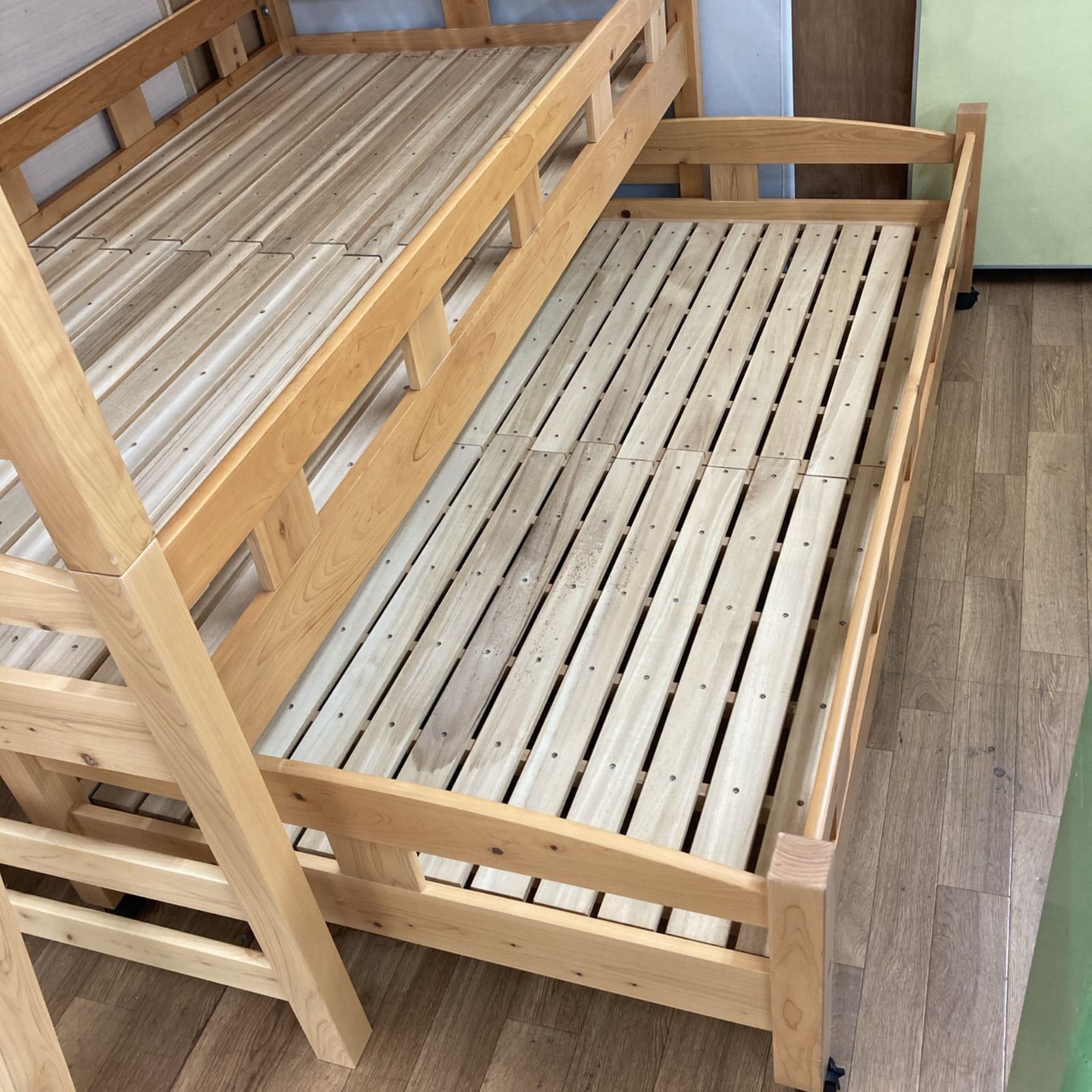 名古屋市近郊送料設置無料 S715 ３段ベッド キャスター付き 上 下段を分割 幅106cm NEXPOTALLINN_EU