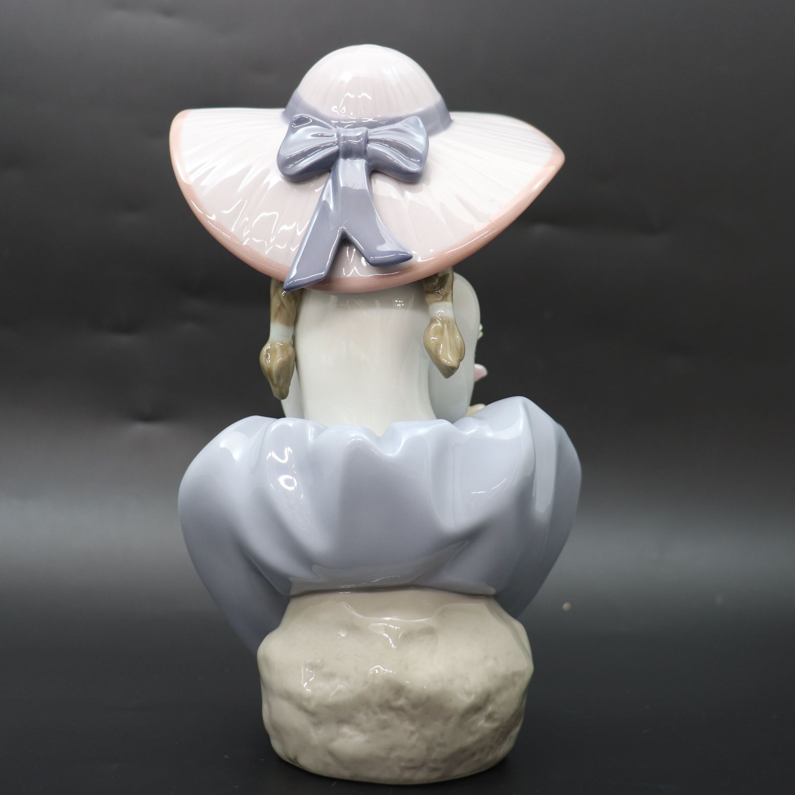 美品ケース付き LLADRO リヤドロ 5862 花の香りにつつまれて 花の香りにつつまれて | リヤドロ公式オンライン