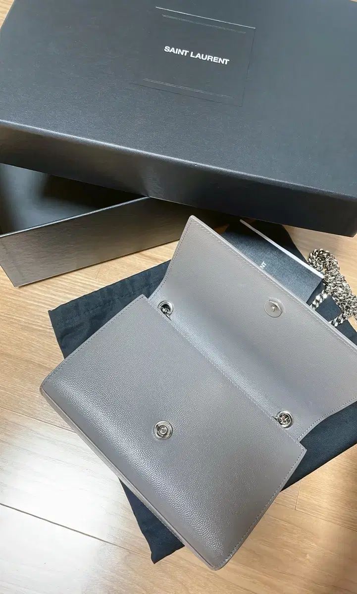 正規品 Saint Laurent(サンローラン) ケイトバッグ Sサイズ (グレー&シルバー)