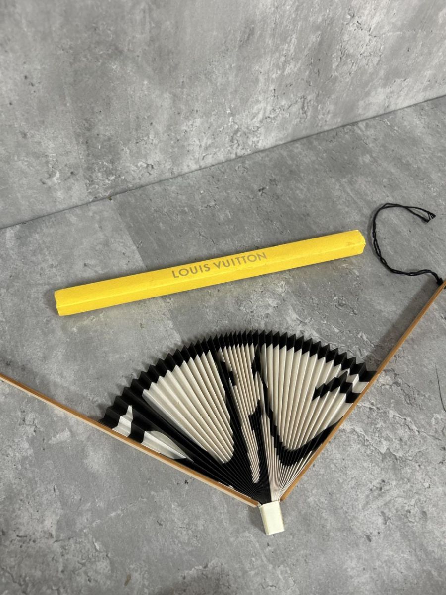 LOUIS VUITTON ルイヴィトン うちわ 和紙 き 扇子 sizeF 白×黒 レディース