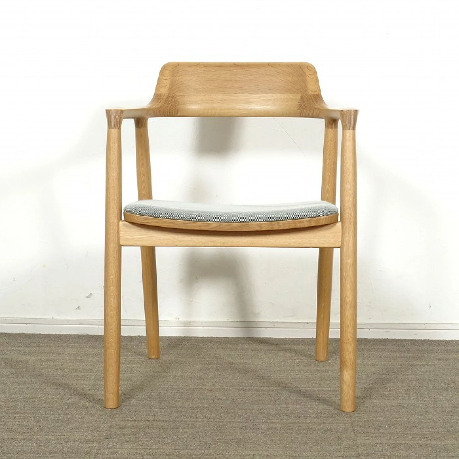 ◾︎SELUNO◾︎ 展示 MARUNI マルニ木工 HIROSHIMA ヒロシマ アームチェア 張座 オーク材 ファブリック 20万 v751