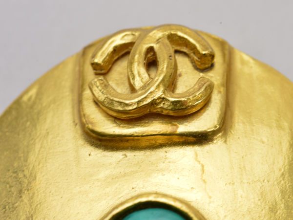 【美品】CHANEL ターコイズとコーラルのブローチ シャネル CHANEL 98P ターコイズ ブローチ ココマーク トルコ石