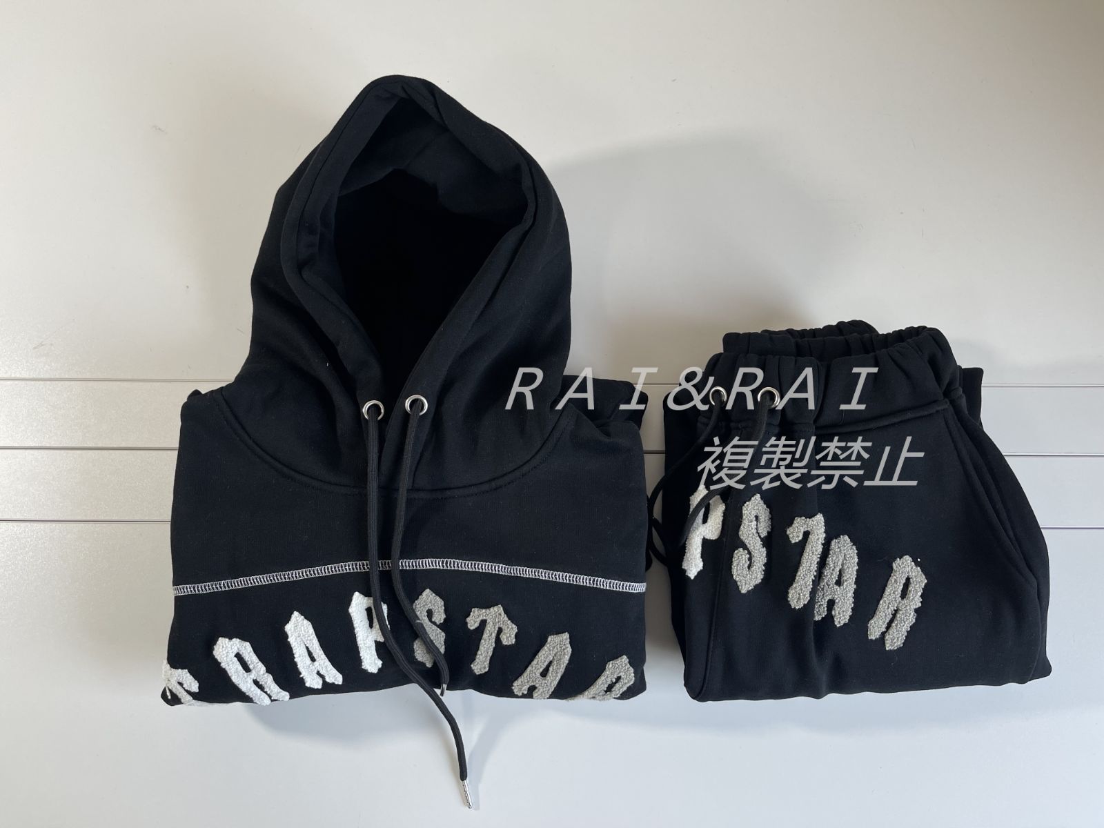 ★大人気★【 TRAPSTAR LONDON 】ペイズリー モノクロ パーカー ☆大人気☆【 TRAPSTAR LONDON 】ペイズリー モノクロ パーカー