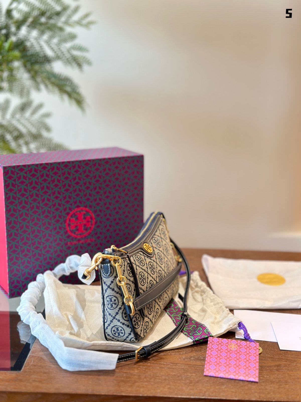トリーバーチ ネイビー 23.5 今日特価】Chic Tory Burch チックトーリーバーチ モノグラム