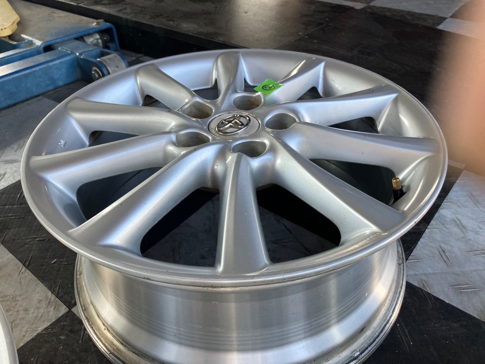 送料込み] トヨタ 50 エスティマ 純正ホイール 17in 7J +50