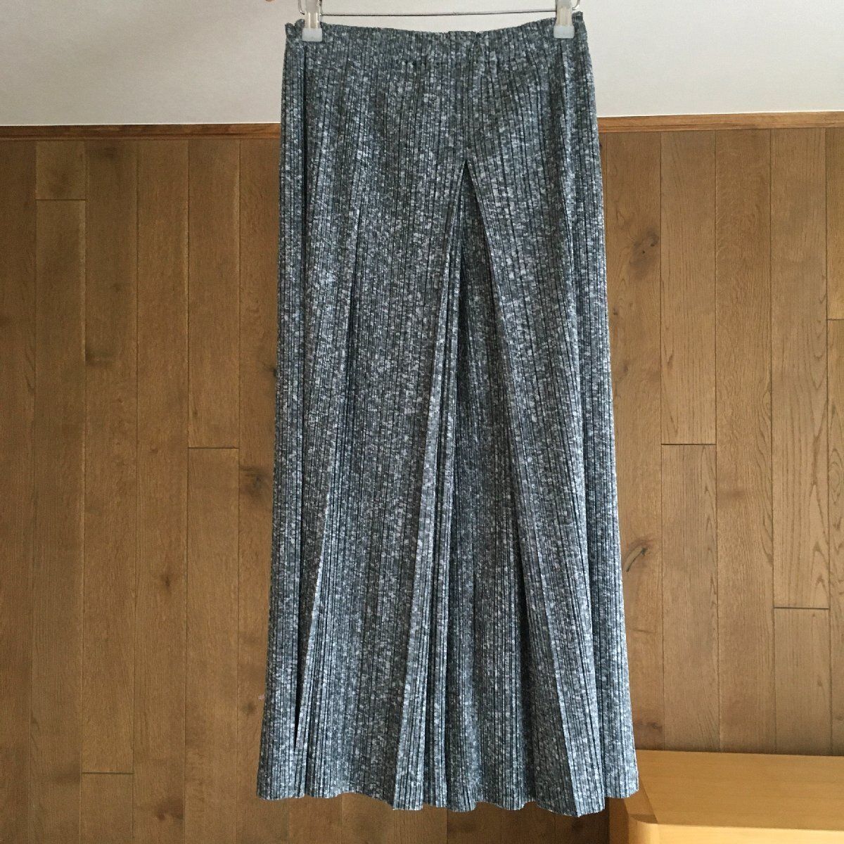 美品 PLEATS PLEASE（プリーツプリーズ） パンツ2 PP51-JF182 - メルカリ