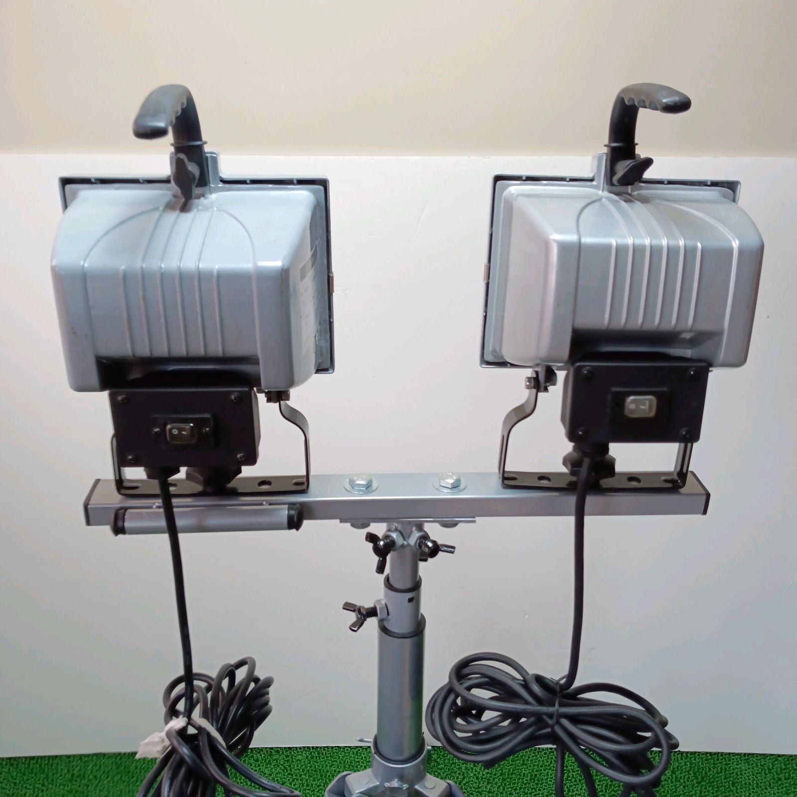 日動工業株式会社 ハロゲンライト  HS-500LW HS-500L ハロゲンライト500W 1灯式軽量三脚仕様5m(アース付) 1台