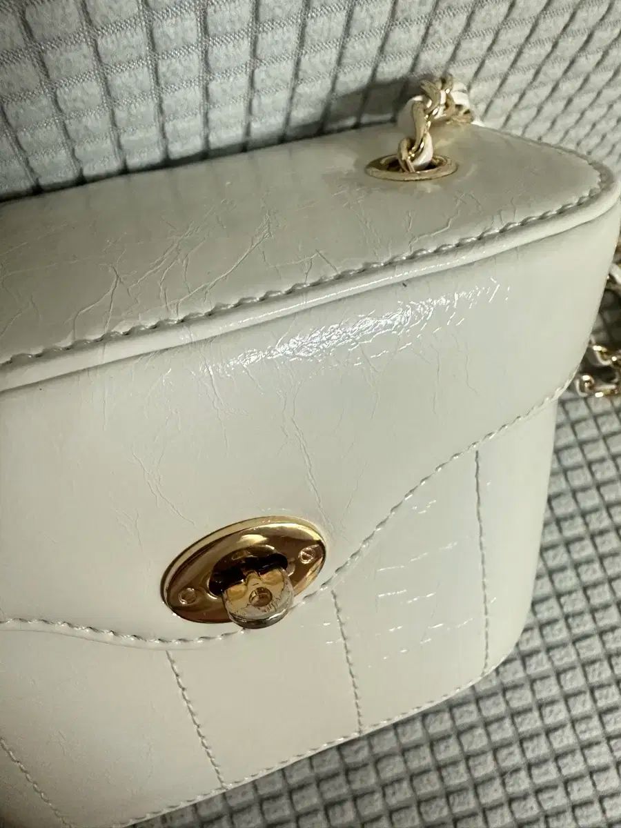 Cardinal Red LEE バッグ アイボリー チェーンバッグ