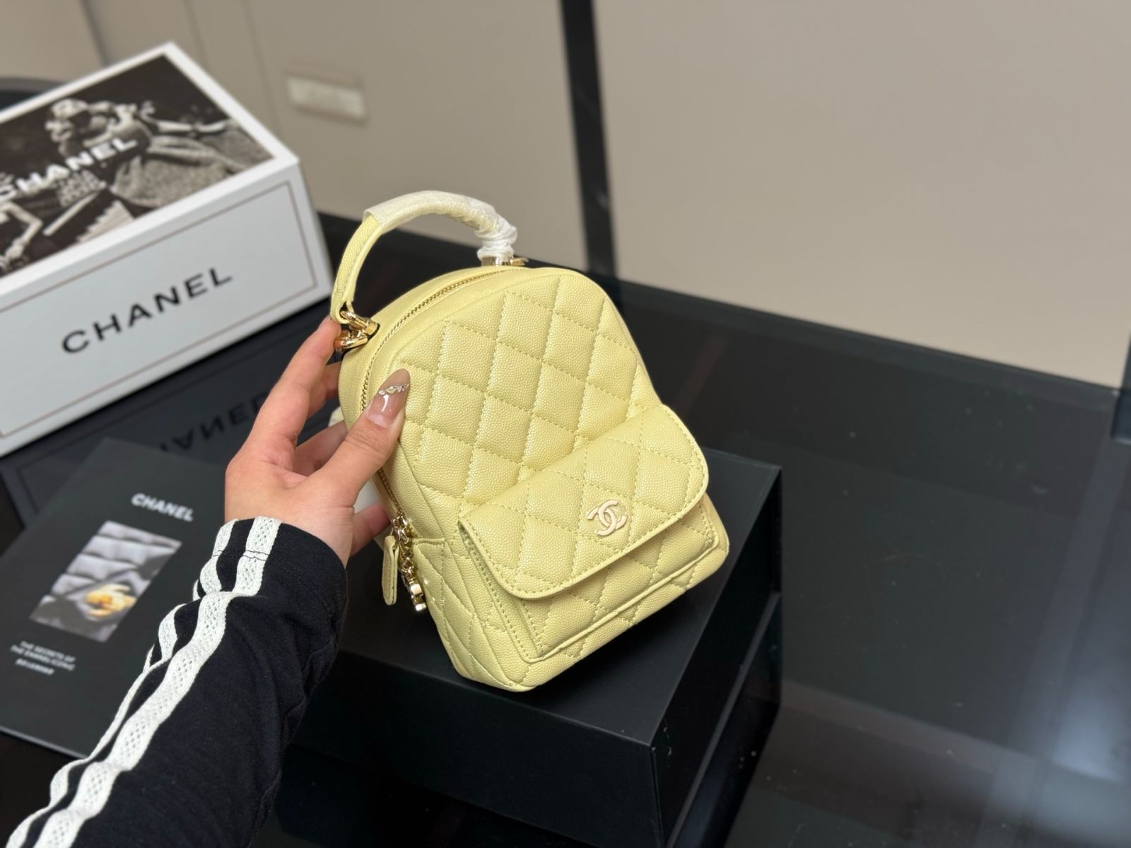 使い勝手抜群★【CHANEL】24C ミニバッグ ショルダーバッグ 希少】CHANEL＊ココハンドルミニショルダーバッグ14.5㎝ 7色