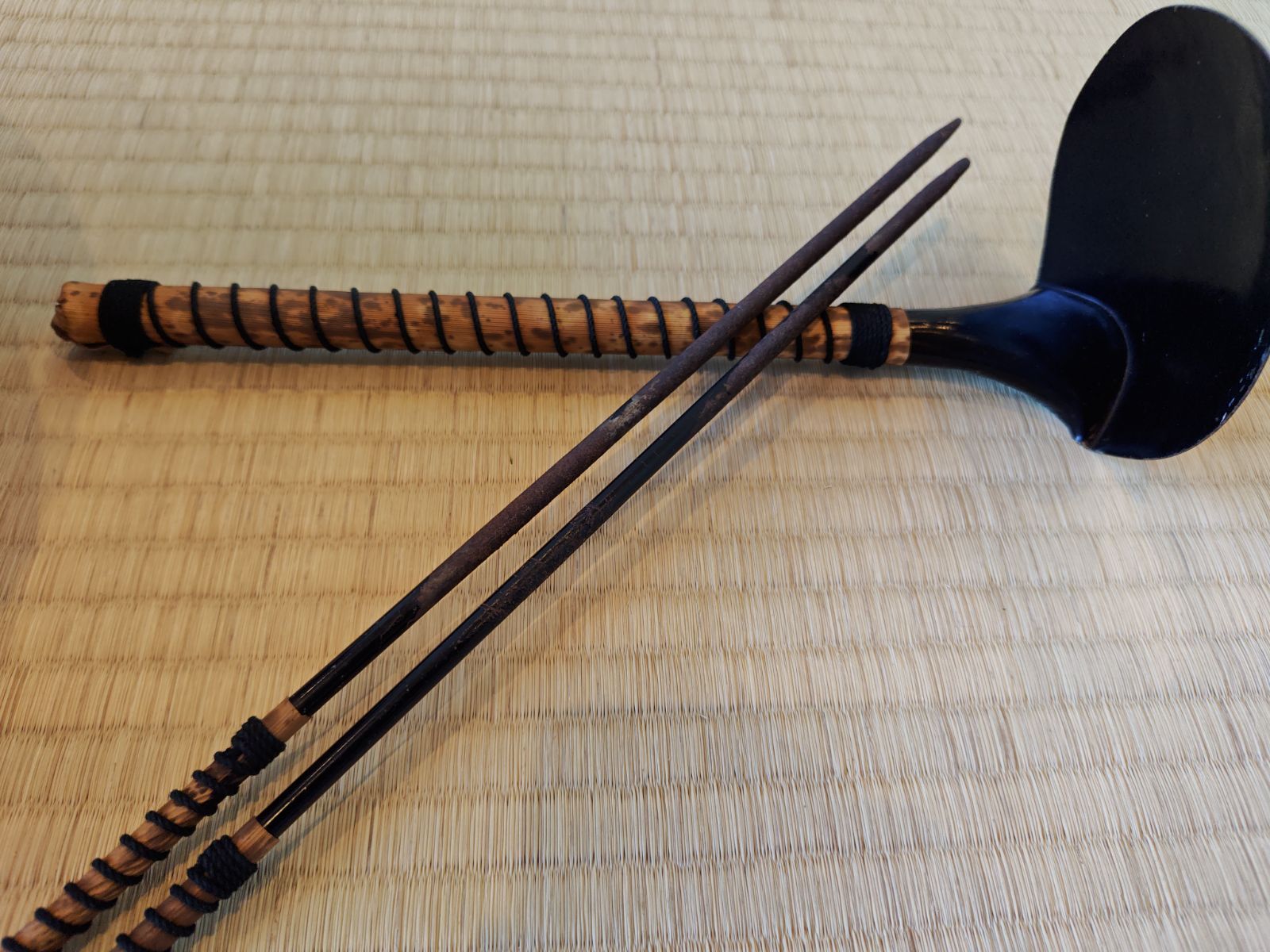 送料込【逢絢亭】茶道具 炭所望道具 半田ホーロク（赤・白）セット 底取と火箸付 逢絢亭】茶道具 炭所望道具 半田ホーロク（赤・白）セット 底取