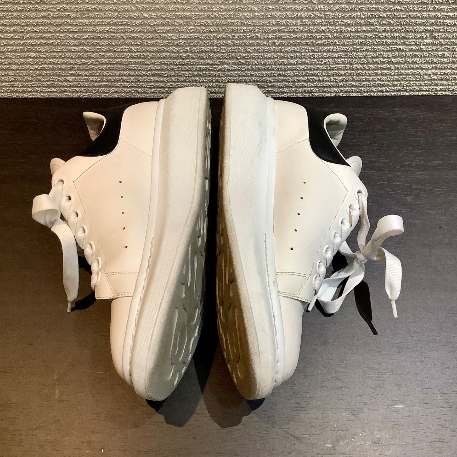 【専用】Alexander McQueen スニーカー ホワイト/ブラック ALEXANDER MCQUEEN アレキサンダーマックイーン スニーカー 41