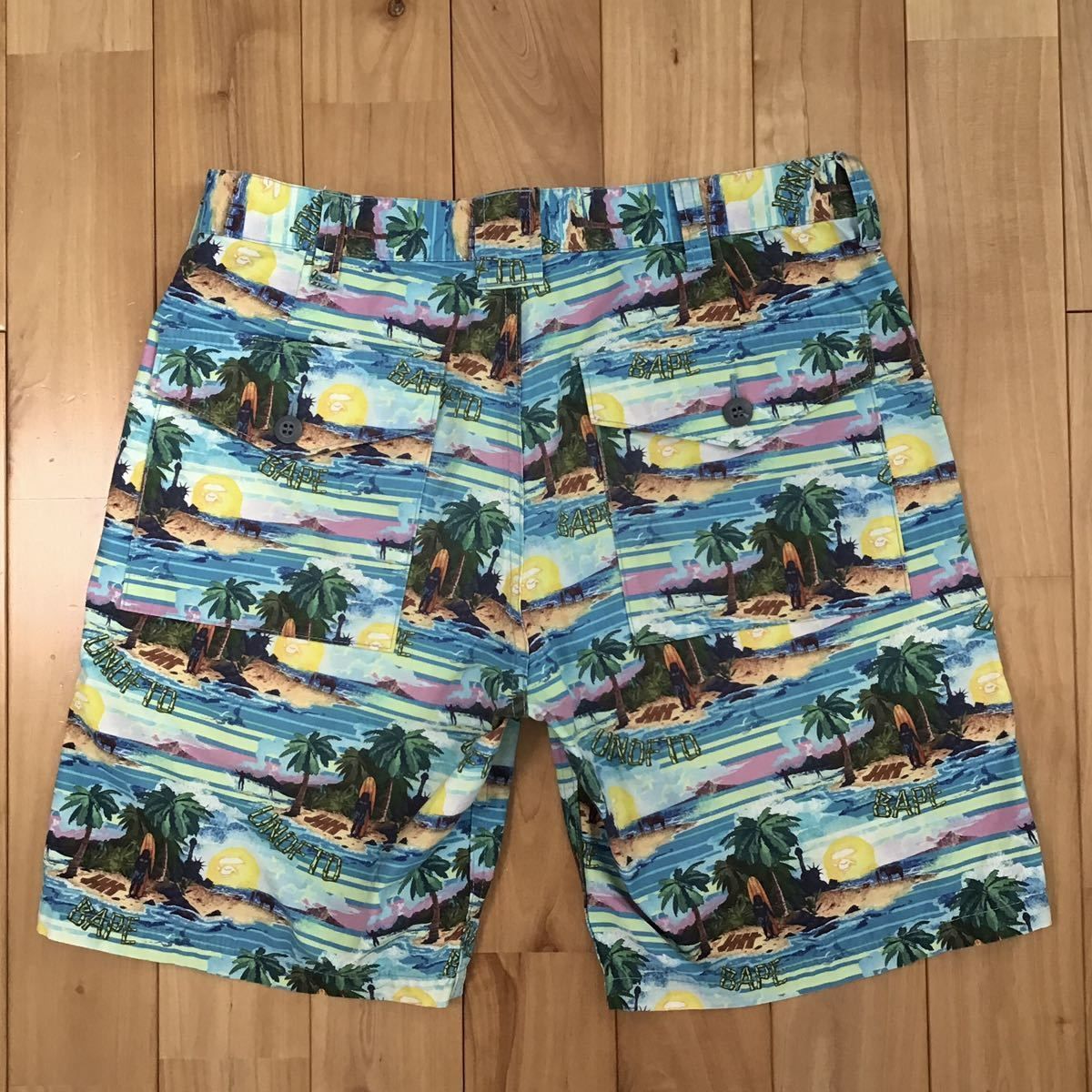 undefeated × BAPE ハーフパンツ Sサイズ a bathing ape shorts エイプ