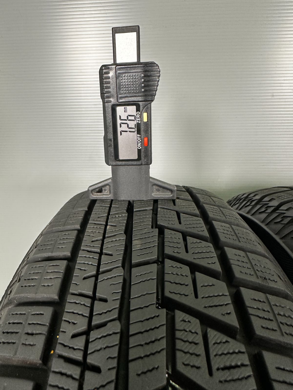 冬タイヤ スタッドレス