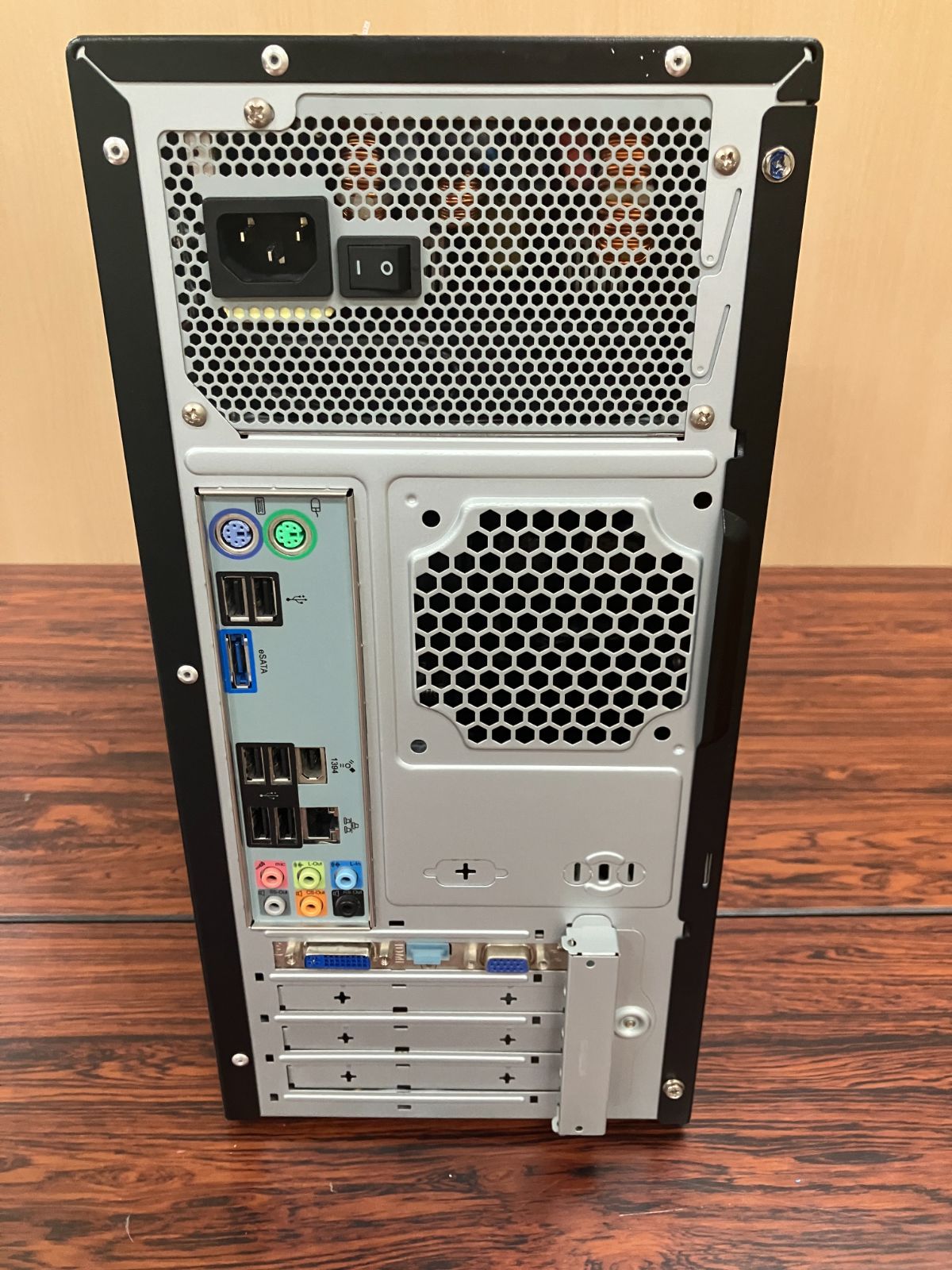 DAIV A7のデスクトップパソコンです。 DAIV A7のデスクトップパソコン