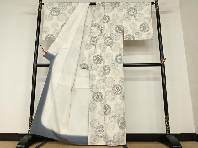 平和屋着物○本場大島紬 白大島 9マルキ 源氏車文 正絹 逸品