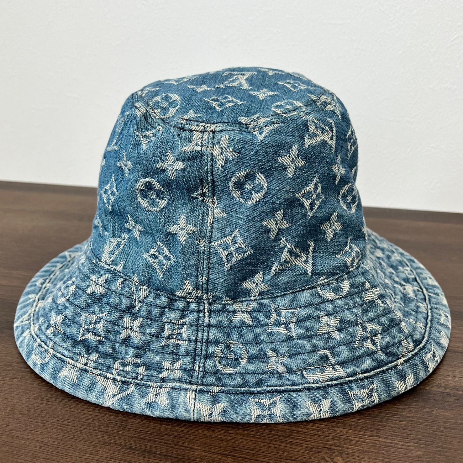 NEW リバーシブル デニム ハット バケハ ブルーロゴ サンダルと