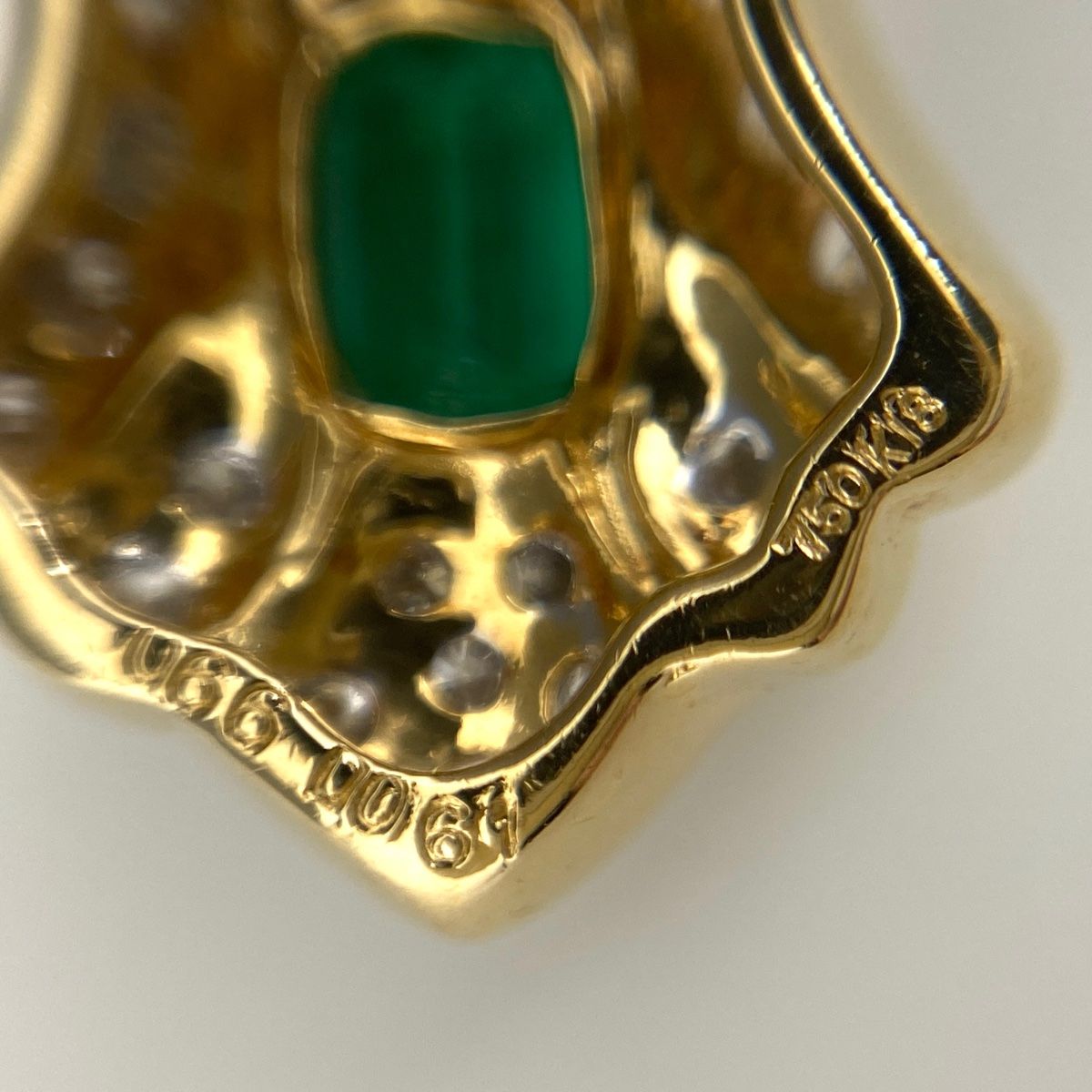 エメラルド デザインペンダントトップ YG イエローゴールド メレダイヤ  