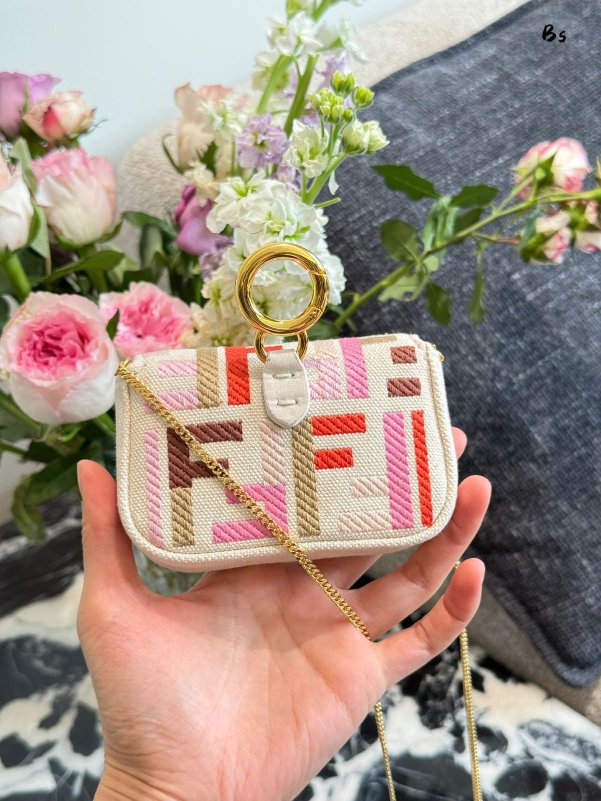 FENDI カラフル ミニ バゲット - 10cm チャームサイズ [本日特価 FENDI カラフル ミニ バゲット - 10cm チャームサイズ [本日特価