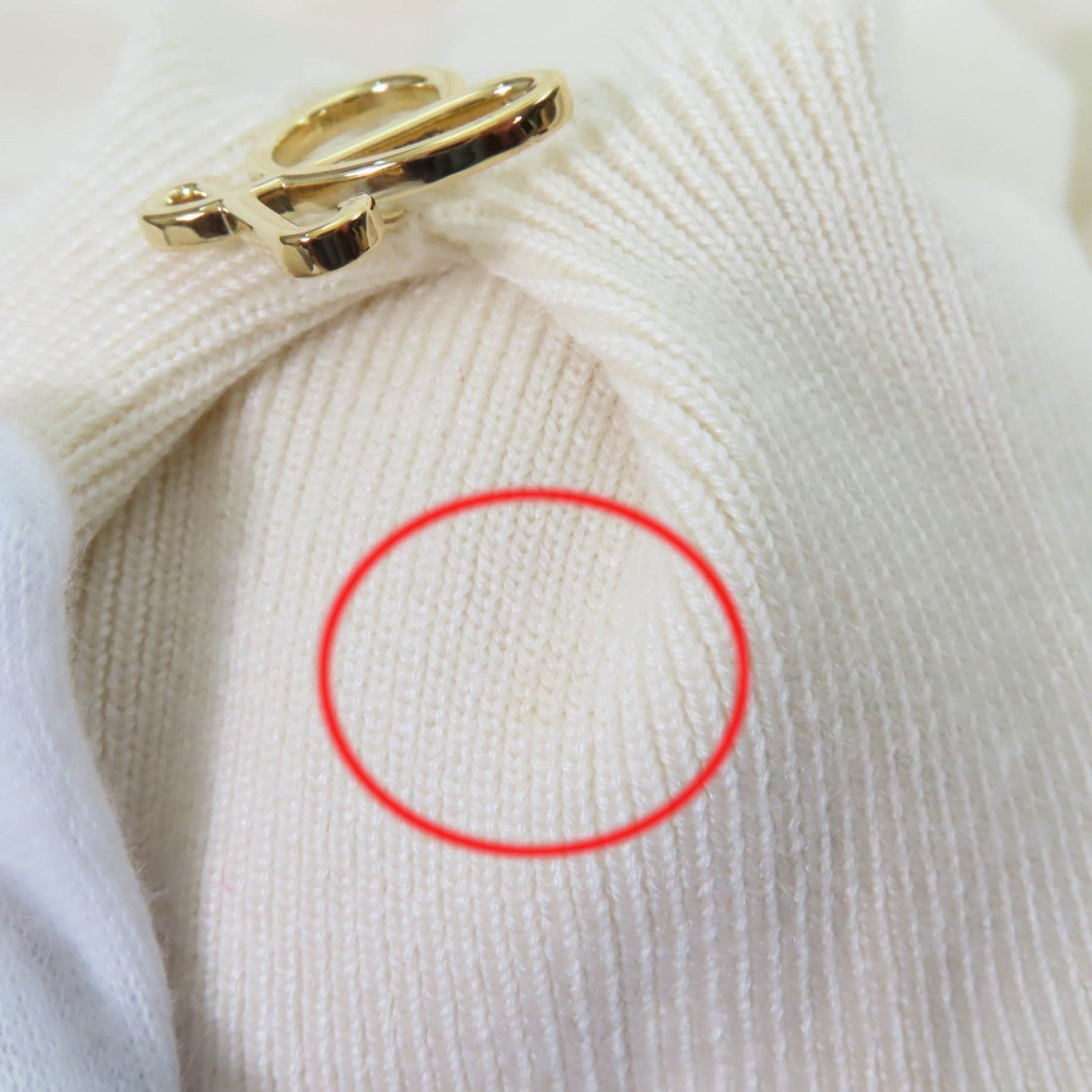 美品☆LOEWE ロエベ S359Y16K24 ロゴ金具付 カシミヤ100％ 長袖 ニット カーディガン アイボリー S イタリア製 正規品 レディース 美品☆LOEWE ロエベ S359Y16K24 ロゴ金具付 カシミヤ100％ 長袖