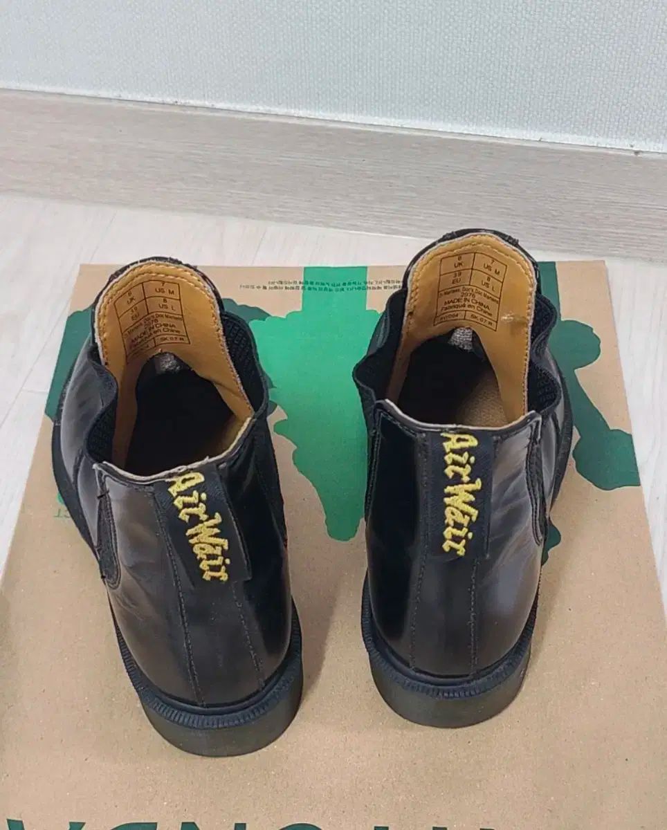 DR. MARTENS