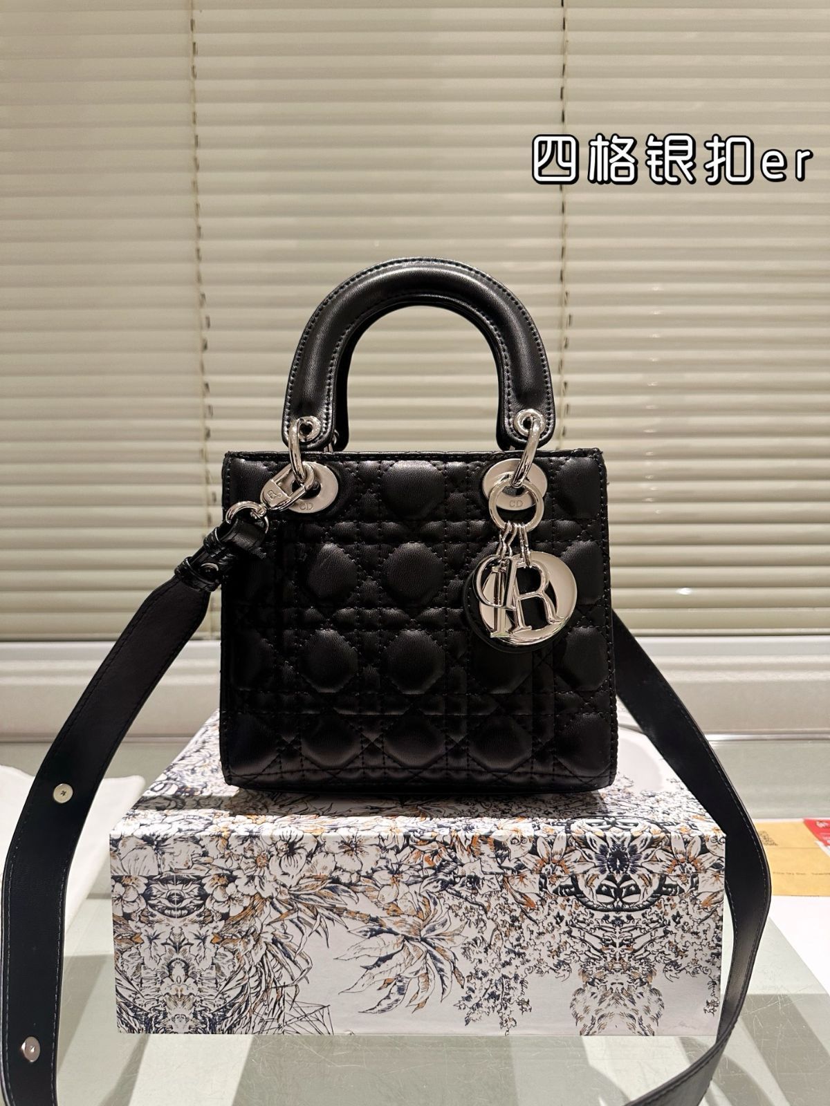 ディオール ラムスキン レディ ディオール ブラックトートバッグ 今日特価】Dior Lady Dior Lambskin Bag with Foldable Gift Box