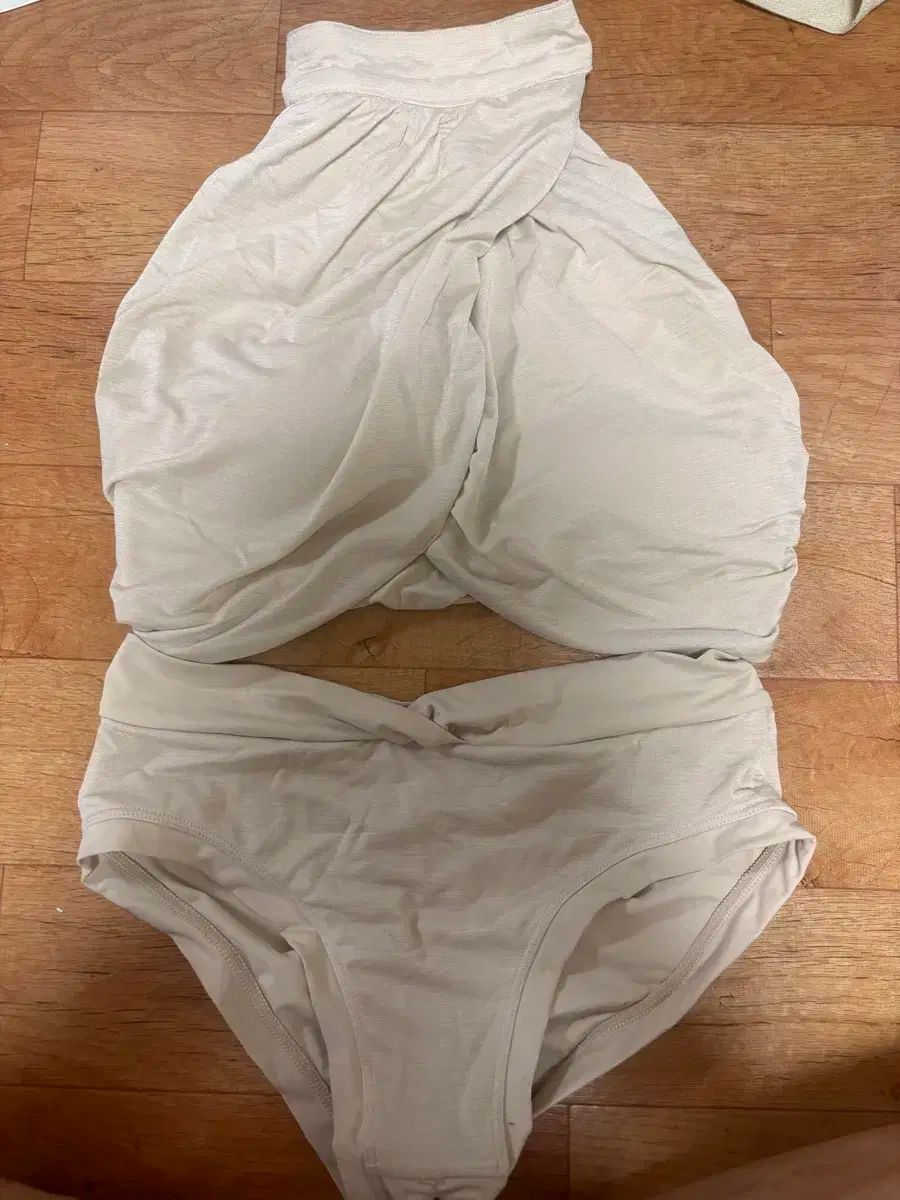 アナン キャポルウェア ヌートラ スリット m アイボリー