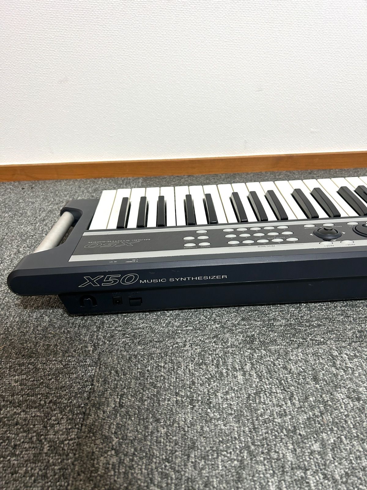 【動作品】KORG コルグ X50 シンセサイザー 61鍵盤 キーボード Amazon | ニュアンスで差をつける。KORG X50 61鍵シンセサイザー