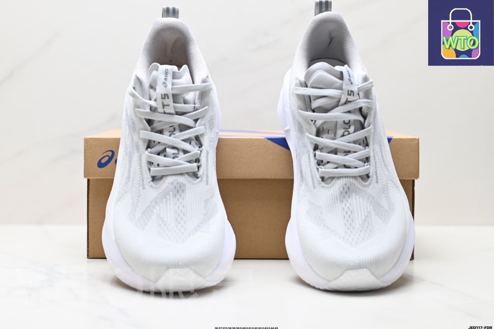 未使用品ASICS NOVABLAST 5ランニングシューズ ホワイト　27cm Asics NOVABLAST 5 アシックス 軽量ランニングシューズ 通気性