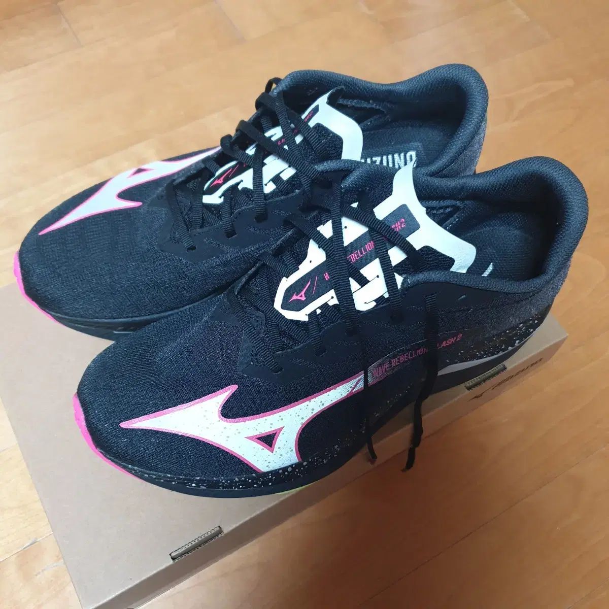 2 寿司 着用 mizuno ミズノ 反乱 フラッシュ 270 ランニングシューズ