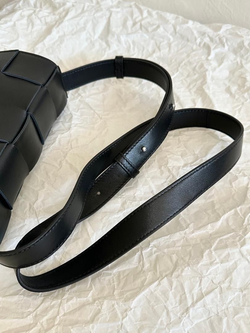 ★送料込★Bottega Veneta  カセット ショルダーバッグ BOTTEGA VENETA - ボッテガ ヴェネタ BOTTEGA VENETA ショルダー