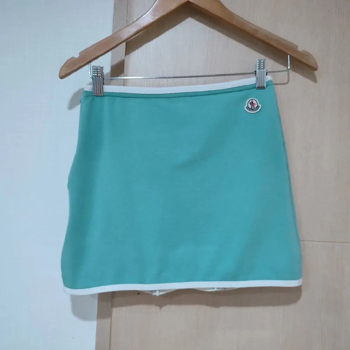 モンクレールキッズ 女性用スカート 9 ― 11 税金
