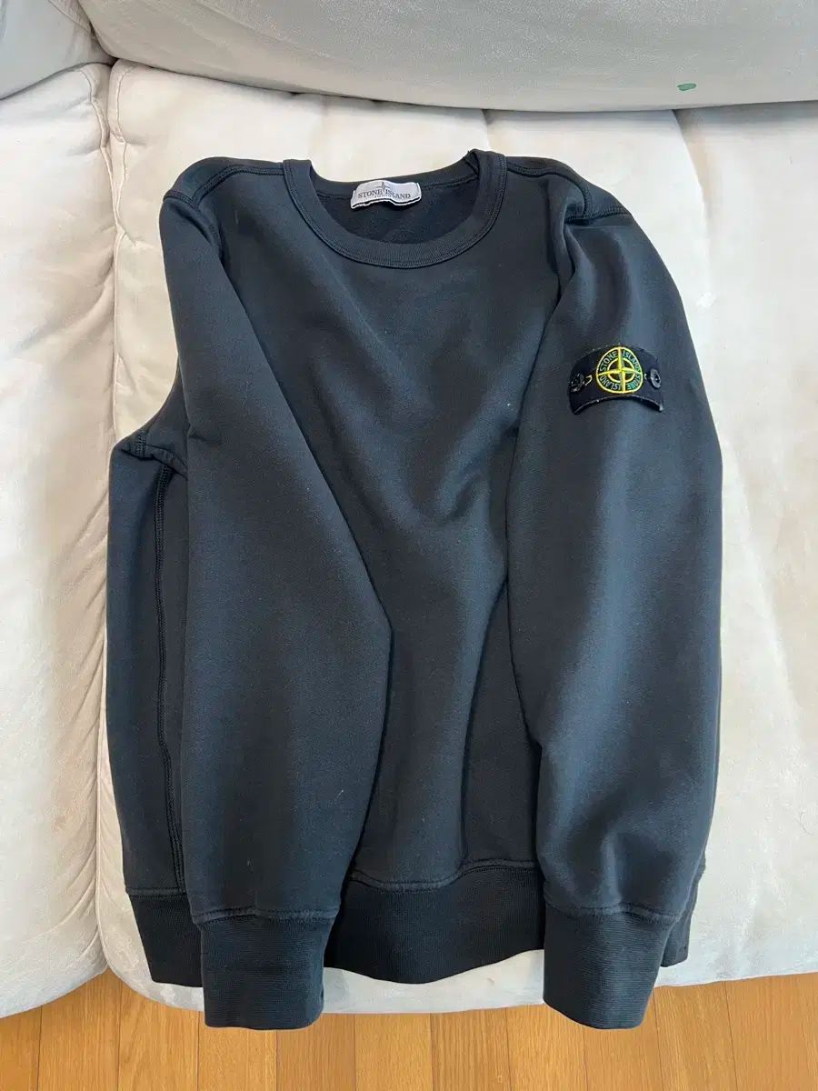 STONE ISLAND ストーンアイランド ジュニア ブラック スウェット Tシャツ 10歳