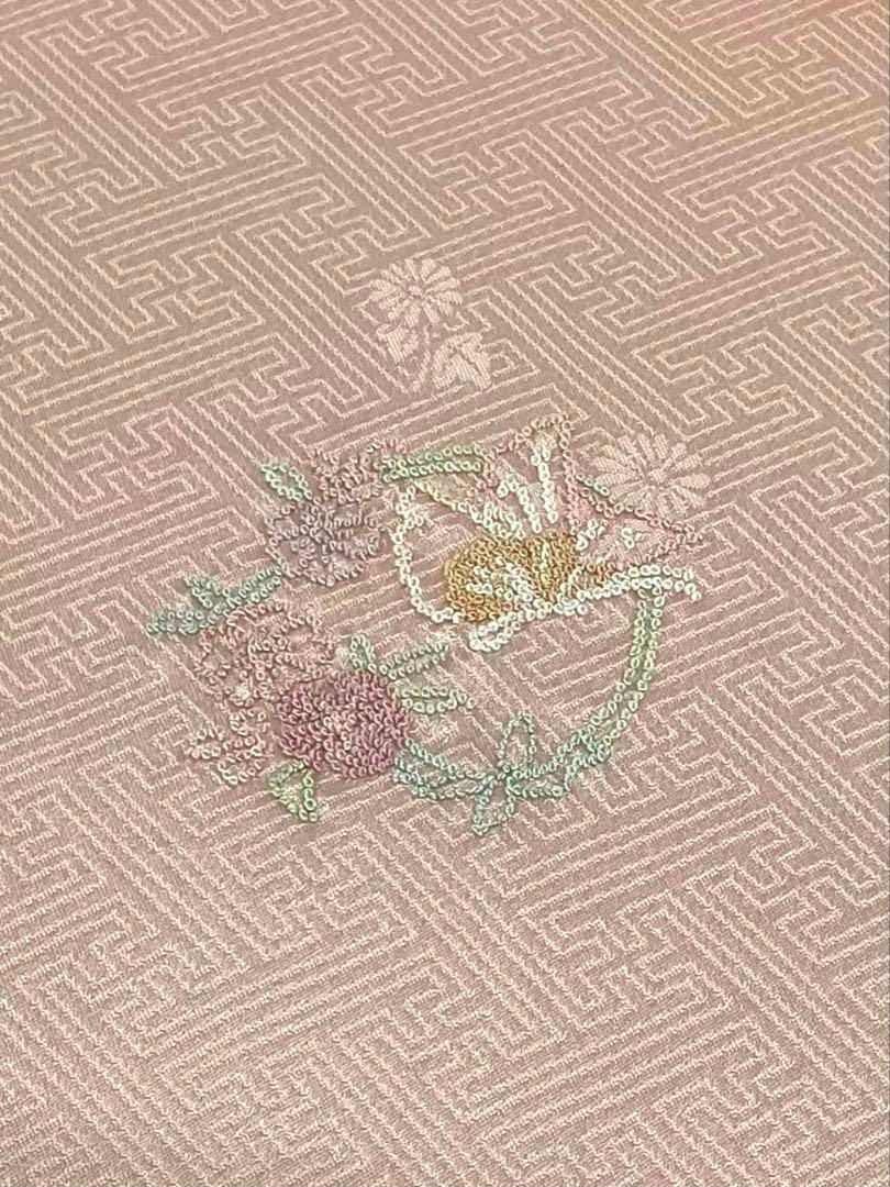 付け下げ 蘇州刺繍 相良刺繍 紋意匠 朱・緋色 正絹 反物 付け下げ 刺繍