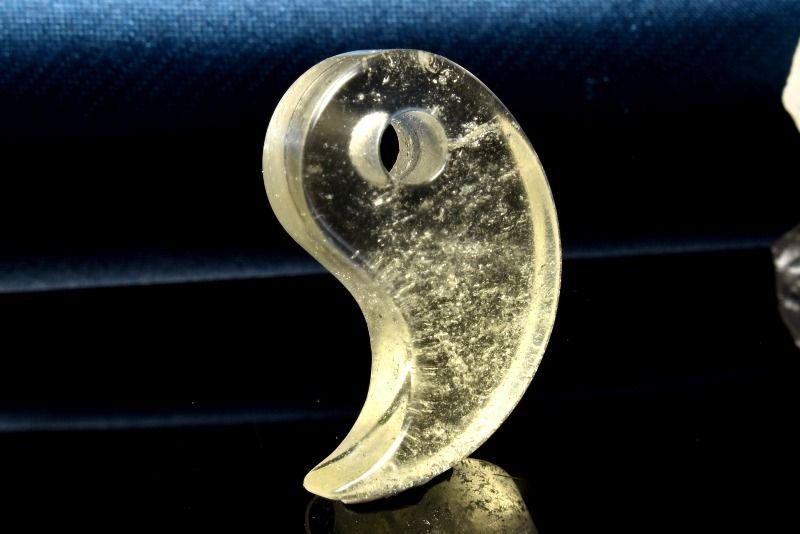 【早い者勝ち】【1点物】【高品質】【隕石】リビアングラス10.5mm 1点物】AA激レア☆透明レモンカラー リビアングラス 24x15mm