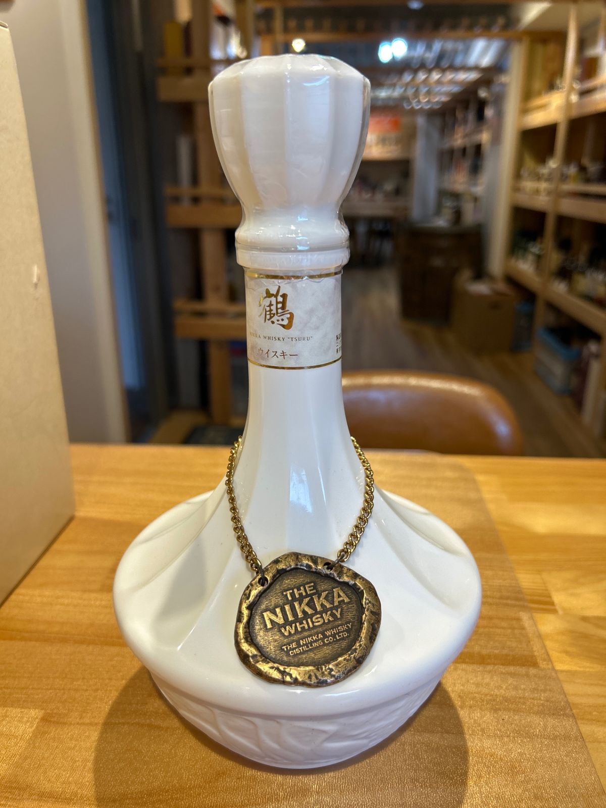 THE NIKKA WHISKY 鶴 750ml 白陶器ボトル 古酒 未開栓 ニッカ