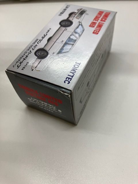 トミカ リミテッドヴィンテージネオ トヨタ クラウン 4ドア