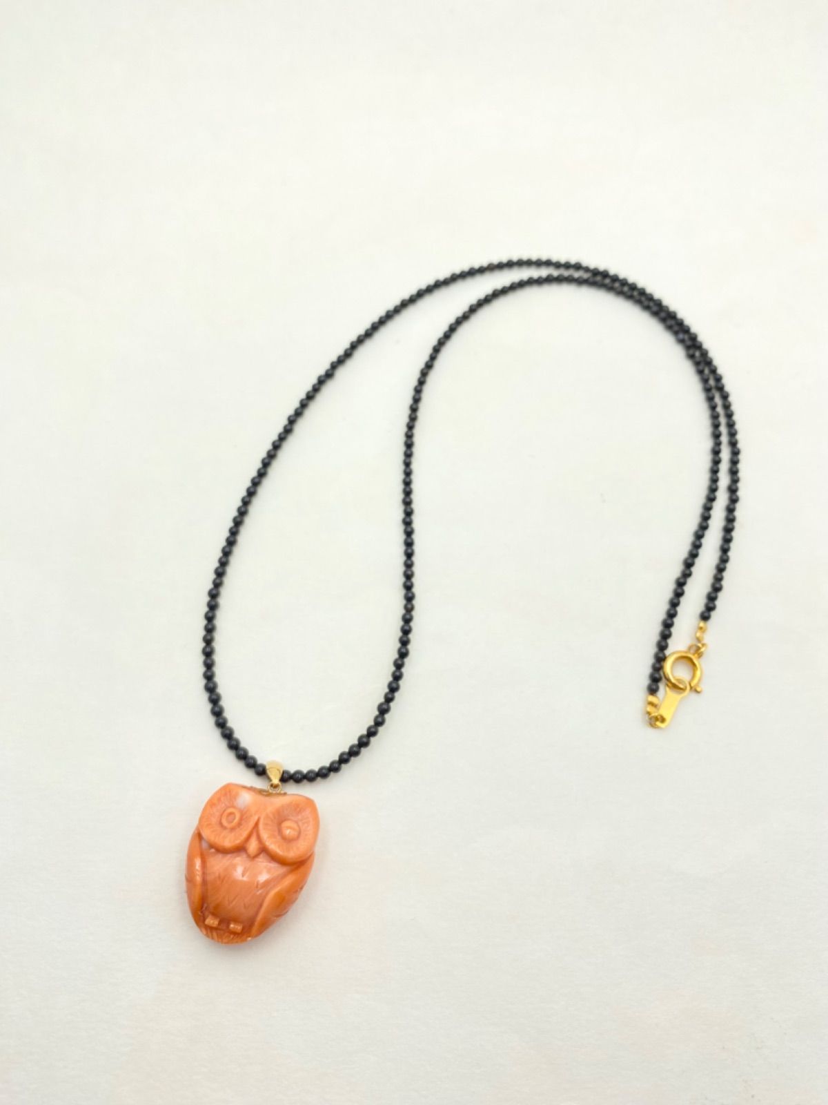 山珊瑚フクロウペンダント ネックレス オニキス？専用ケース付き　ケ11 山珊瑚フクロウペンダント ネックレス オニキス 専用ケース付き
