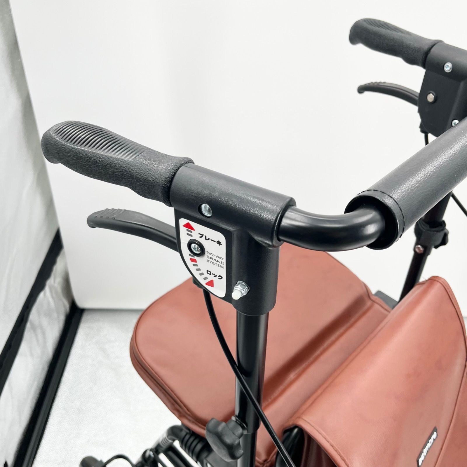 アクトモア　パピー　シルバーカー　歩行補助　歩行器 目立った傷や汚れなし☆actmore アクトモア ファイン Mサイズ シルバー