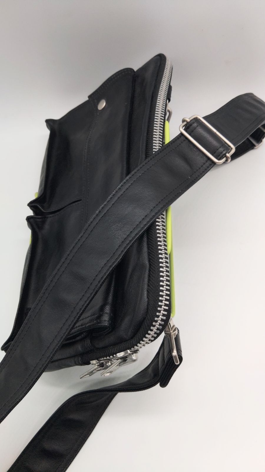 極美品　コーチ　メッセンジャーバッグ　ミニシグネチャー　キャンバス　斜め掛け　黒 COACH コーチ ミニシグネチャーメッセンジャーバッグ ブラック