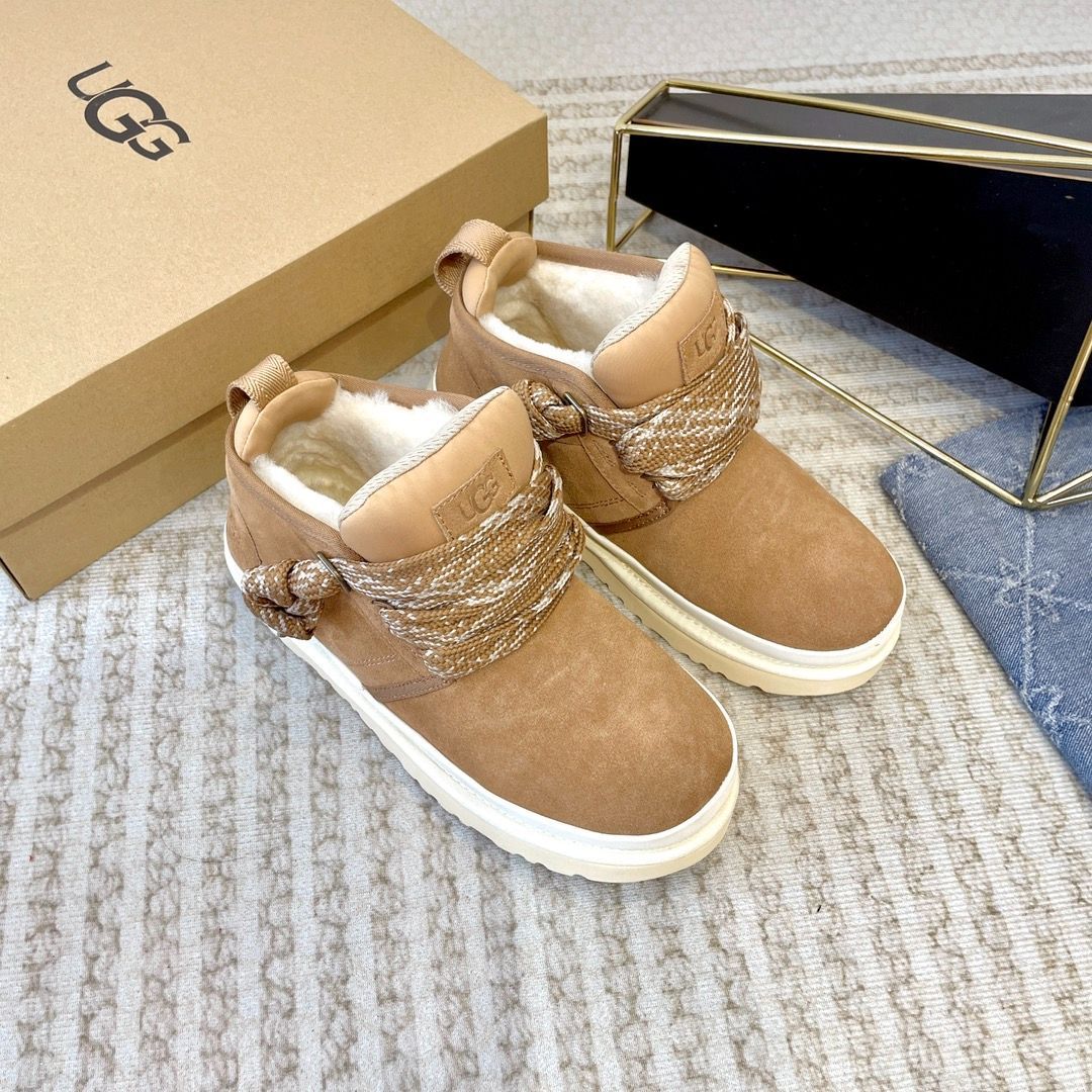 新品極美品 UGG アグ レディース/メンズ オールジェンダー ニューメル