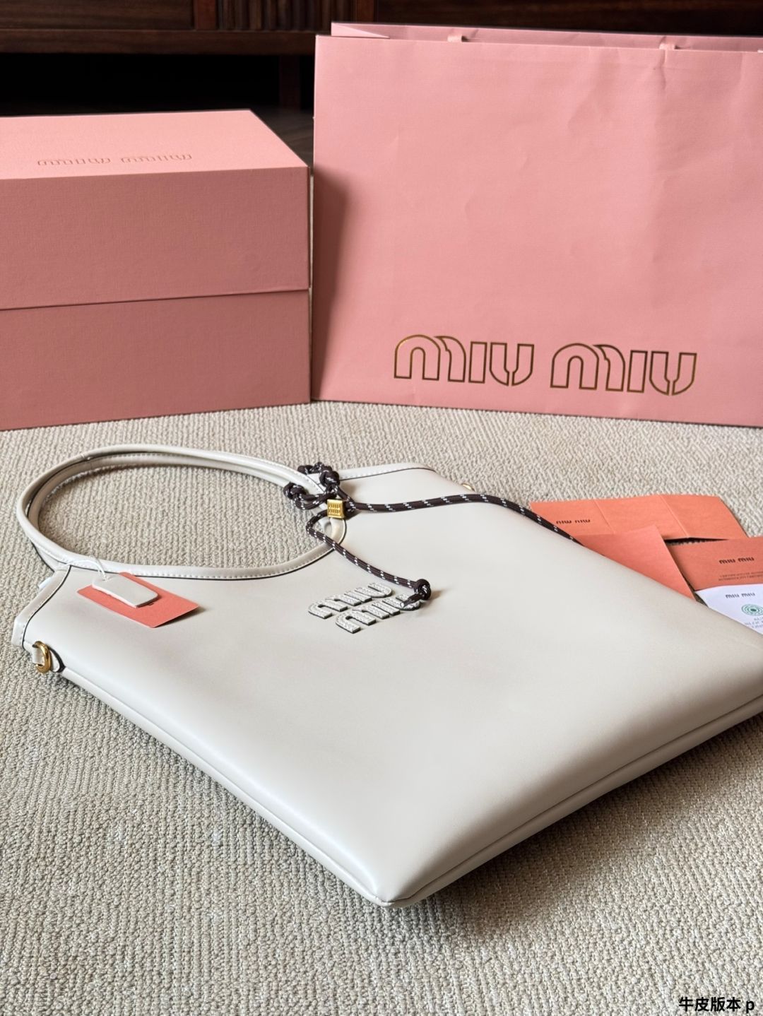 【ミュウミュウ】 Tote Bags トートバッグ 今日特価】MIU MIU 2024 New Tote Bag ミュウミュウ トート