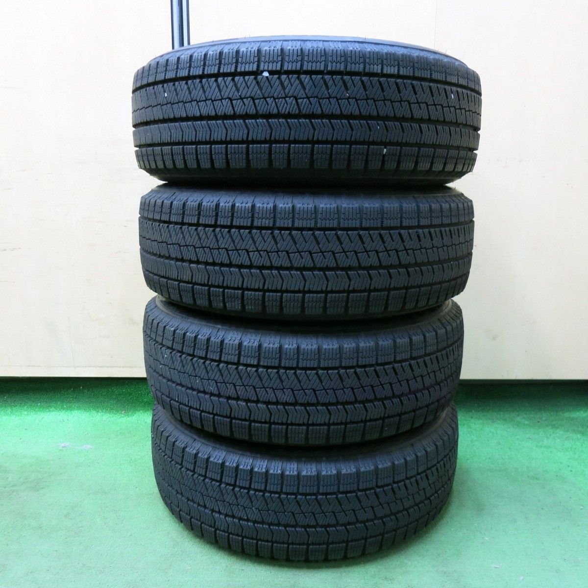 バリ溝‼️ブリヂストンスタッドレスセット2022年製195/65R15プリウス等