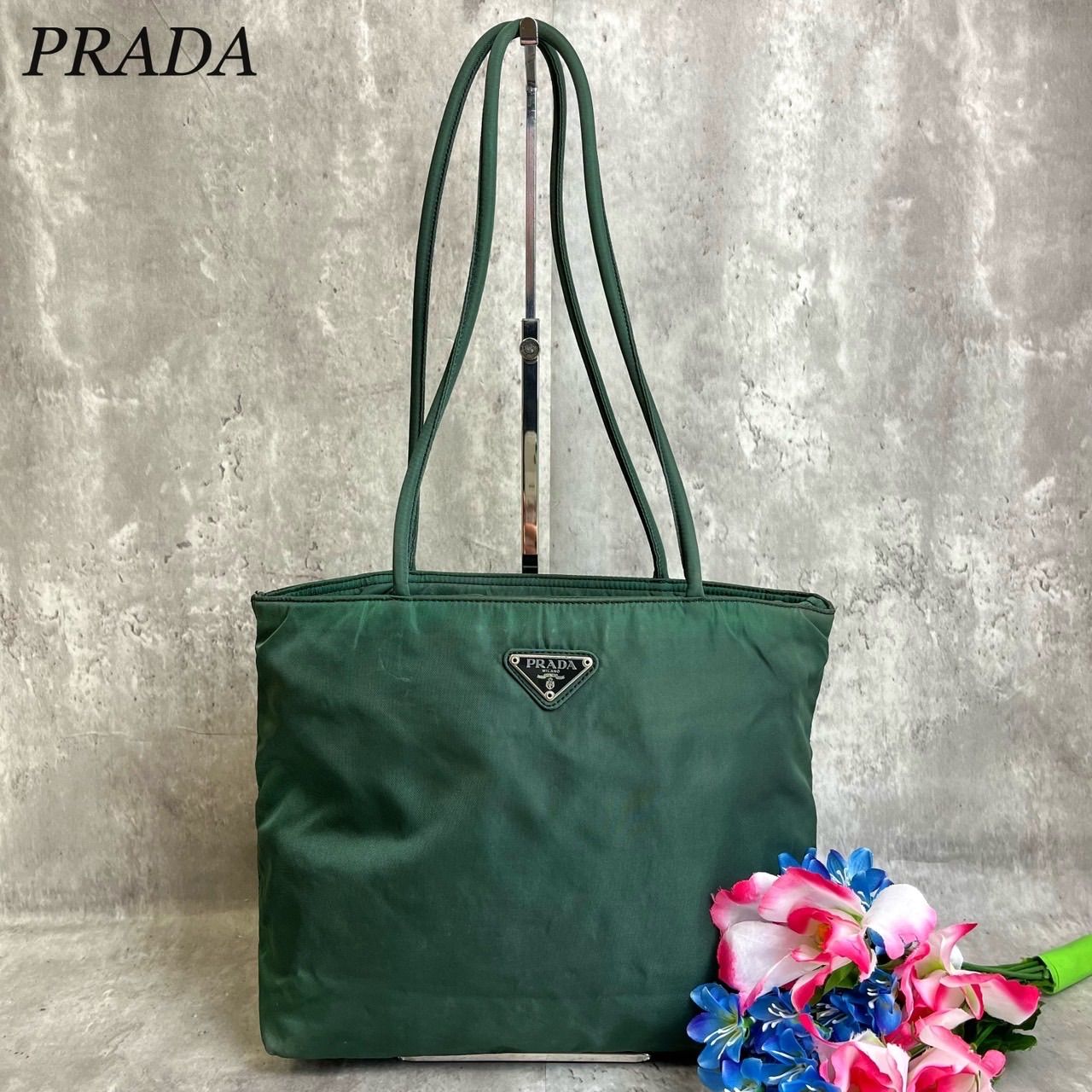 ✨良品✨ PRADA プラダ トートバッグ ハンドバッグ 三角ロゴ 総柄 シルバー金具 ロゴ型押し ロゴプレート 白タグ 肩掛け テスートナイロン  レディース グリーン 緑色 - メルカリ