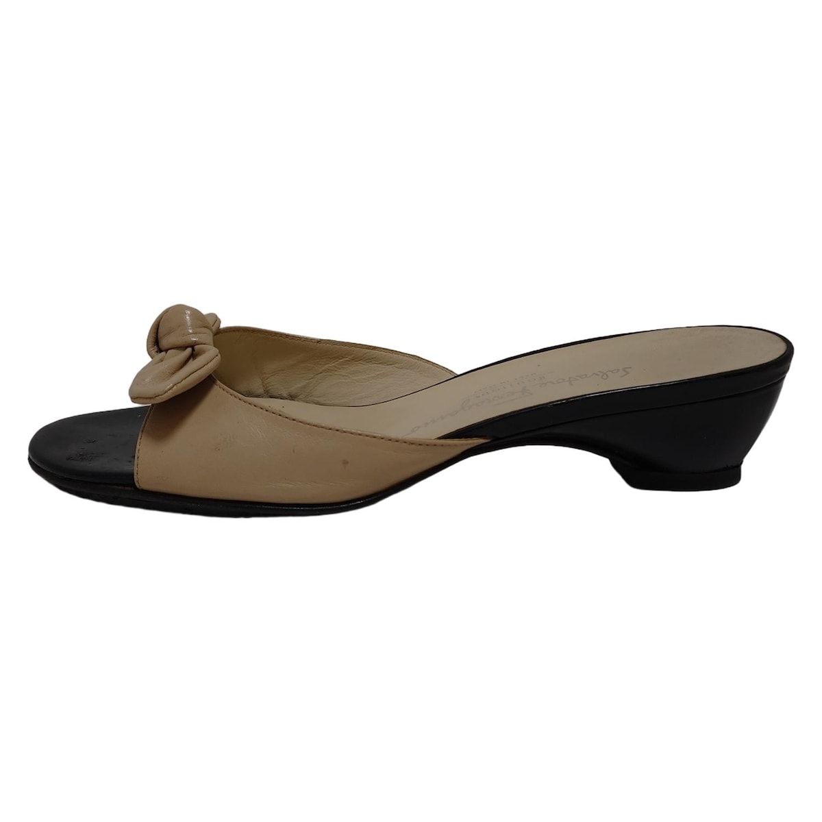 FERRAGAMO|SalvatoreFerragamo サルバトーレフェラガモ ミュール 7 レディース - ベージュ リボン レザー