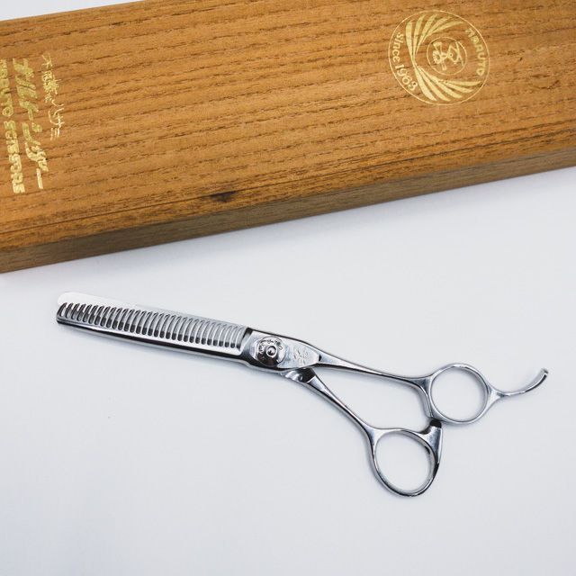 【ナルトシザーズ ナルトシザーNARUTO SCISSORS】二梳きヘネシーラムールS31 オフセット シザー セニング 美容ハサミ すきばさみ 美容師 理容師 約20～25% 右利き 5.8インチ 中古 sc357