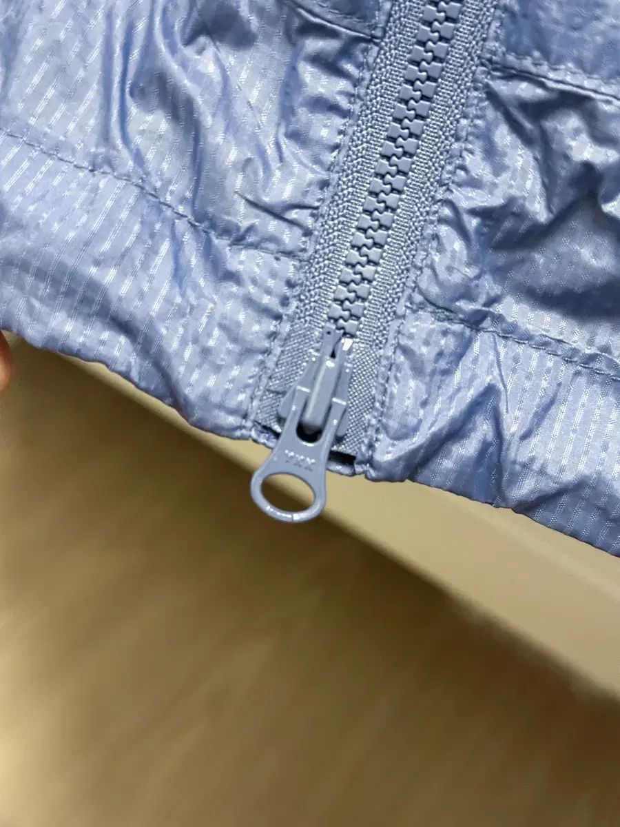 軽量 ウィンドブレーカー