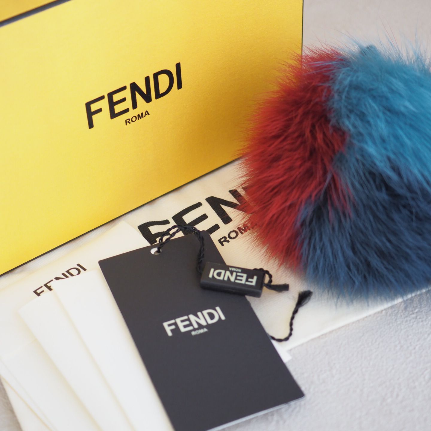 フェンディ FENDI ポンポン チャーム キーホルダー トリコロール