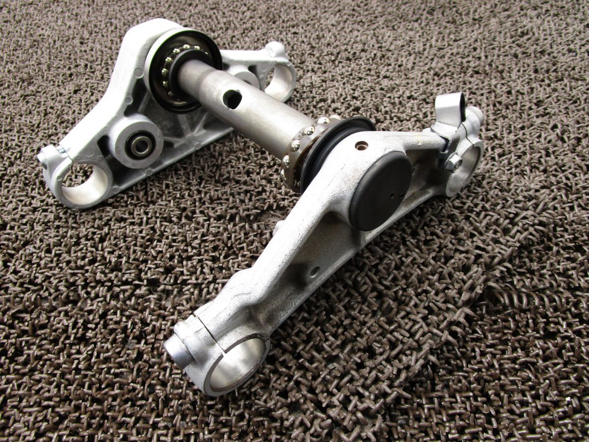 ドラッグスター250 フォーク、ステム、トップブリッジのセット ドラッグスター250 フォーク、ステム、トップブリッジのセット